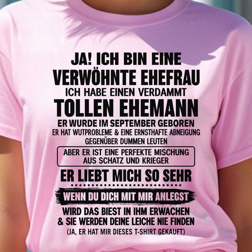 SEPTEMBER - VERWÖHNTE EHEFRAU - VERDAMMT TOLLER EHEMANN - SCHATZ & KRIEGER - PERFEKTES GESCHENK VOM EHEMANN AN SEINE FRAU - LUAN09 (SKU2609-325-09)