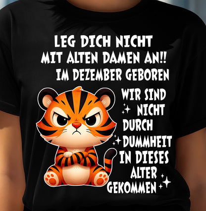 DEZEMBER, LEG DICH NICHT MIT ALTEN DAMEN AN - LUAN GER12 (SKU2605-332-12)