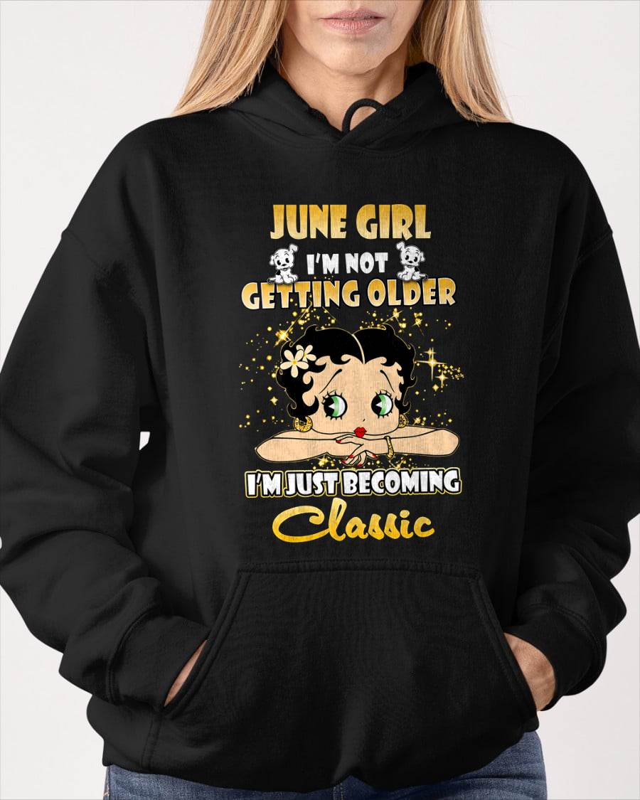 JUNE GIRL - I'M NOT GETTING OLD - I'M JUST BECOMING A CLASSIC - T-SHIRT FOR WOMEN - LUAN06 (SKU2610-113-06)