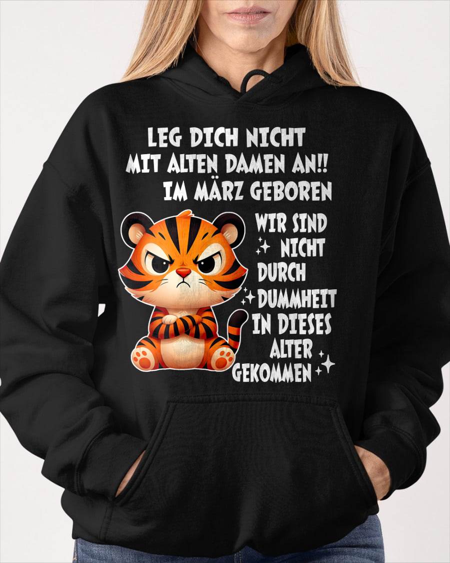 MÄRZ, LEG DICH NICHT MIT ALTEN DAMEN AN - LUAN GER03 (SKU2605-332-03)