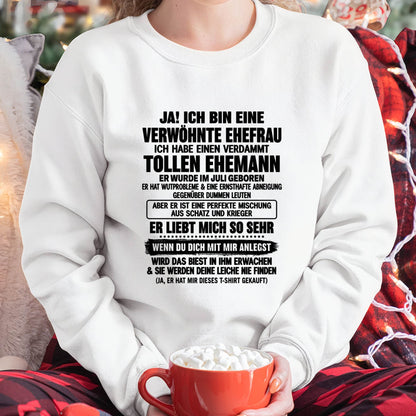 JULI - VERWÖHNTE EHEFRAU - VERDAMMT TOLLER EHEMANN - SCHATZ & KRIEGER - PERFEKTES GESCHENK VOM EHEMANN AN SEINE FRAU - LUAN07 (SKU2609-325-07)