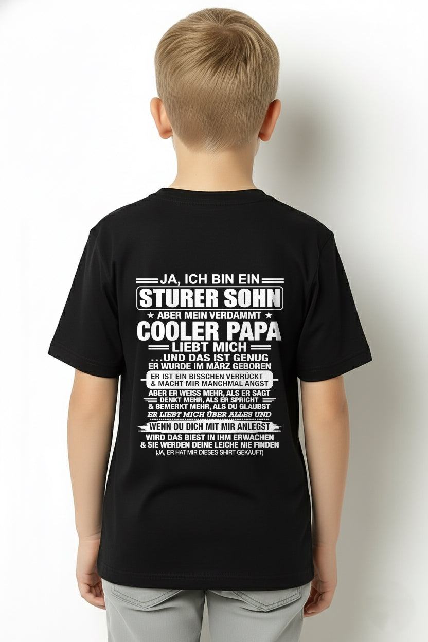 DEU03 - JA, ICH BIN EIN STURER SOHN T-SHIRT – GEBURTSTAGSGESCHENK VON EINEM MÄRZ-PAPA - LUAN03 (SKU2606-87-03)
