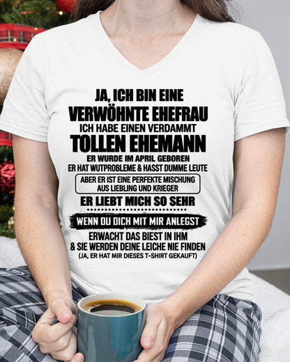 APRIL - VERWÖHNTE EHEFRAU - TOLLER EHEMANN - LIEBLING & KRIEGER - PERFEKTES GESCHENK VOM EHEMANN AN SEINE FRAU - LUAN04 (SKU2609-68-04)